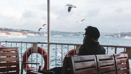 华体会团队-击败布莱顿后现场枪迷高唱：该相信我们了，我们要夺冠了